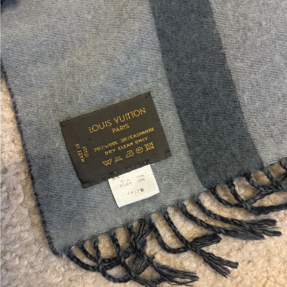Louis Vuitton Black and Gray Designer Men's Scarf - Picture 3 of 3